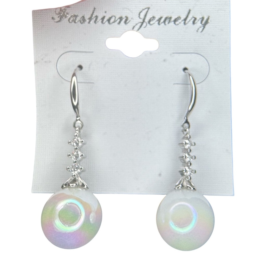 🆕 NWOT  Iridescent Round Bead Dangle Earrings with Silver Hooks